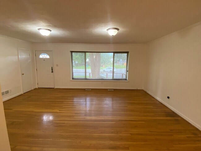 Photo - Move In Ready! "ASK ABOUT OUR ZERO-DEPOSIT...