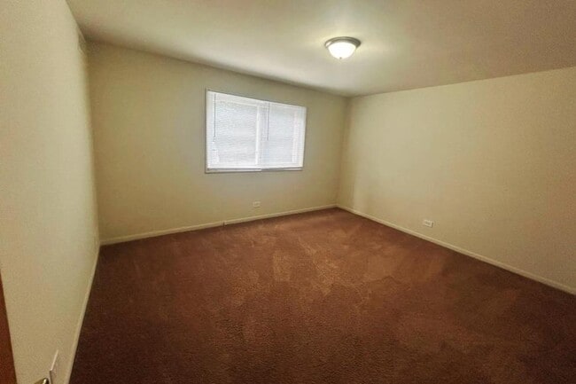 Building Photo - 1 bedroom in Lake Zurich IL 60047 Unit 104 Rental