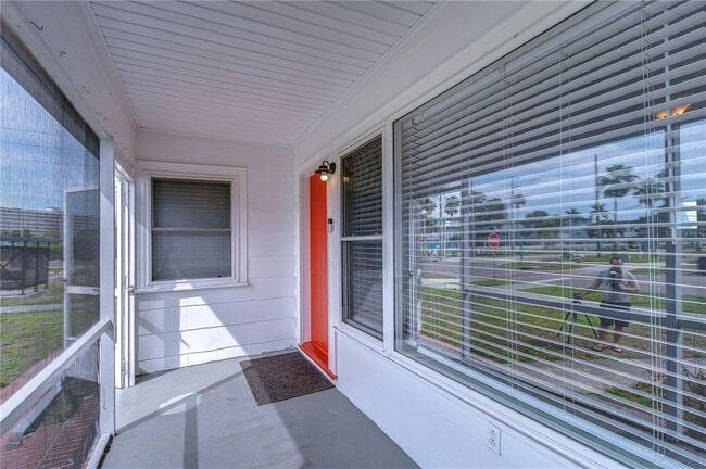 Photo - 5737 Shore Blvd S Unidad 1