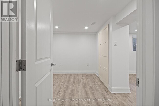 Photo - 35 Humberside Ave
