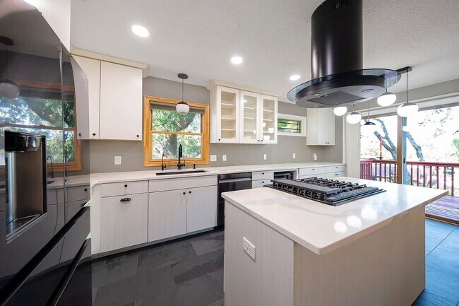 Photo - 6960 Fernbrook Ln N