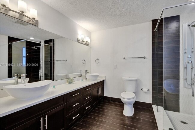 Photo - 3100 NE 56th Ct