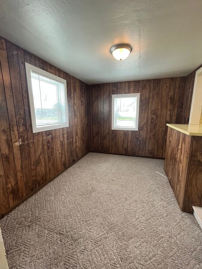 Photo - **Coming Soon Centrally Located 1 Bedroom ...