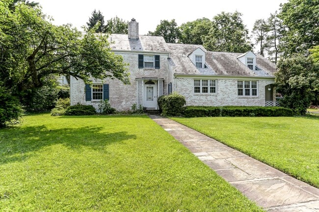 Photo - 4 bedroom, 2.5 bathroom home in Camp Hill