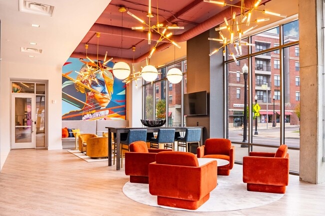 Photo - 8th and High