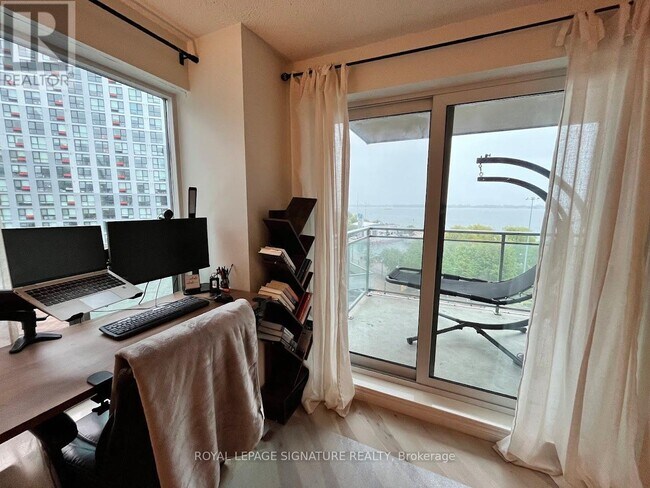 Photo - 410 Queens Quay W Unit 812