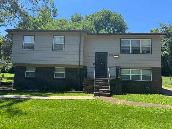 Building Photo - Spacious 4-Bedroom Home with Den, Fenced Yard & 3-Car Garage. Available Late July!