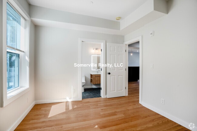 Building Photo - 27 Linden St Unit 3 Rental