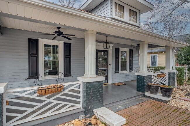 Photo - Beautiful 3-Bedroom, 2-Bath Bungalow with ... Apartamento