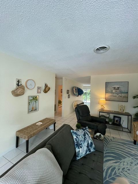 Photo - 266 NE Wavecrest Way