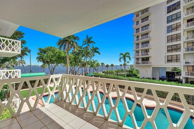 Building Photo - 1430 Brickell Bay Dr Unit 206 Rental