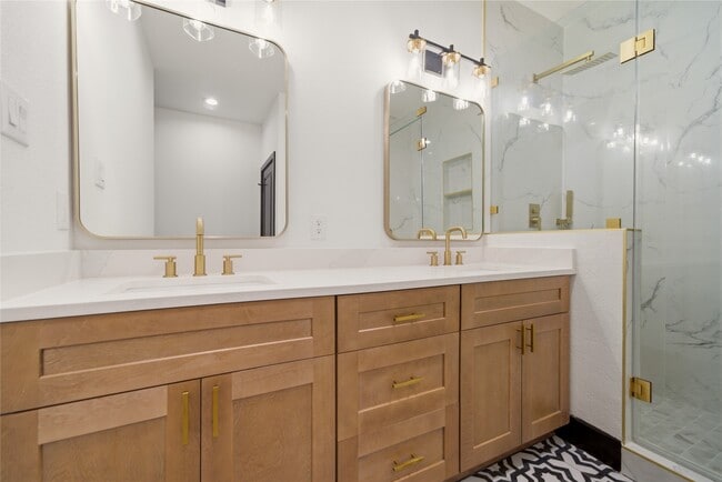 Photo - 4439 Gunter St