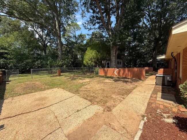 Photo - ** 4 Bed 2 Bath located in Dalraida ** Cal...