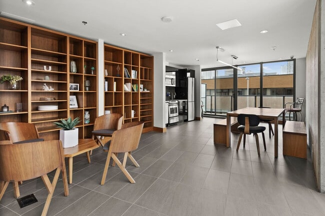 Building Photo - 1010-1016 6 St SW