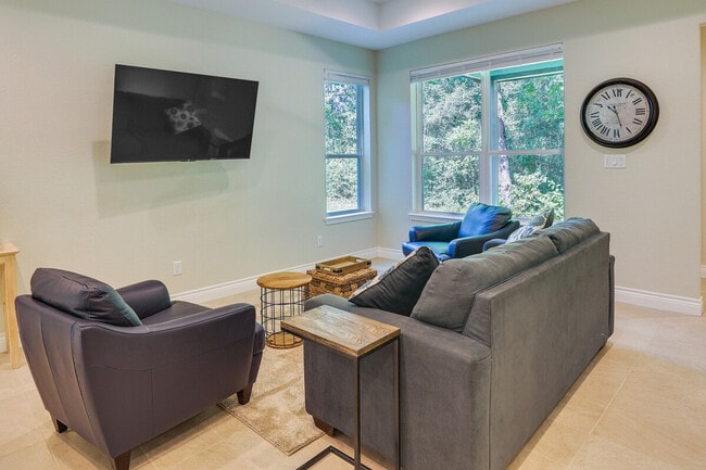 Building Photo - 11931 Lakeview Manor Dr