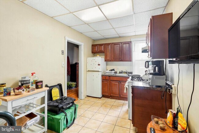 Photo - 1833 Daly St