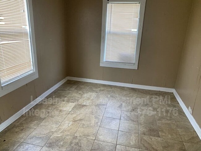 Photo - 129 Ambroise St