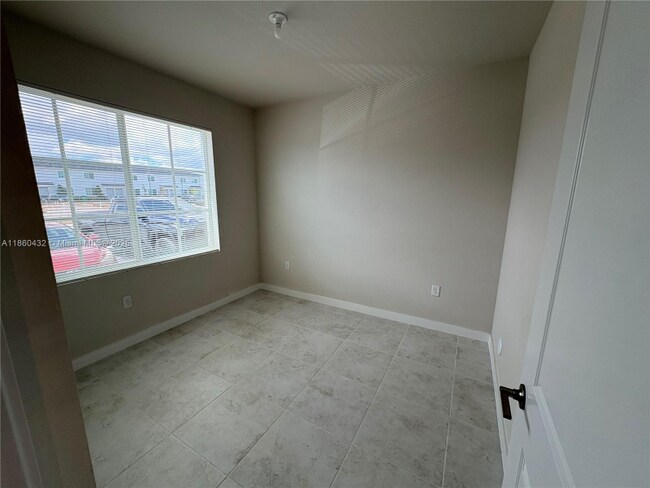 Photo - 1014 W Davis Pkwy