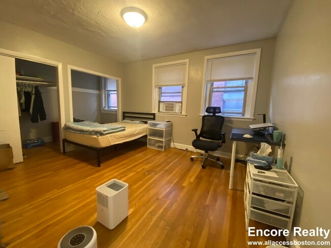 Building Photo - 879 Beacon St Unit 53 Rental