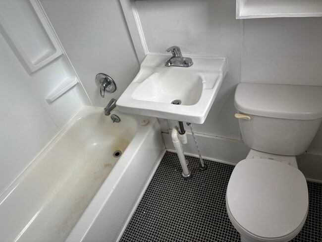 Photo - 7 S Greenwich St Unit B