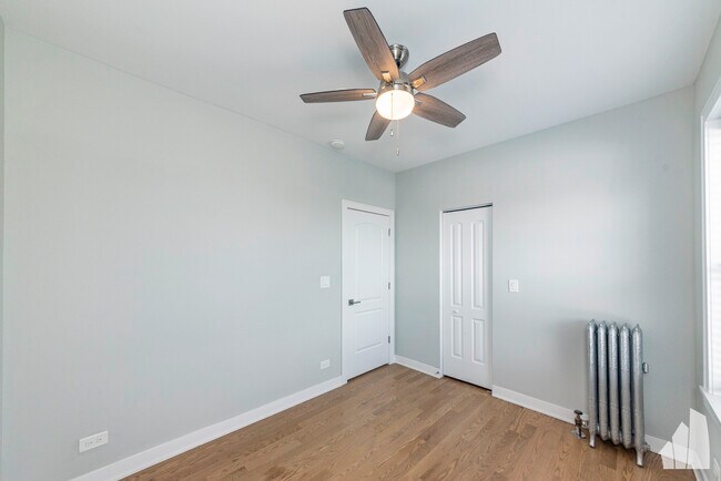 Photo - 3925 N Keeler Ave Unidad 3933-2E