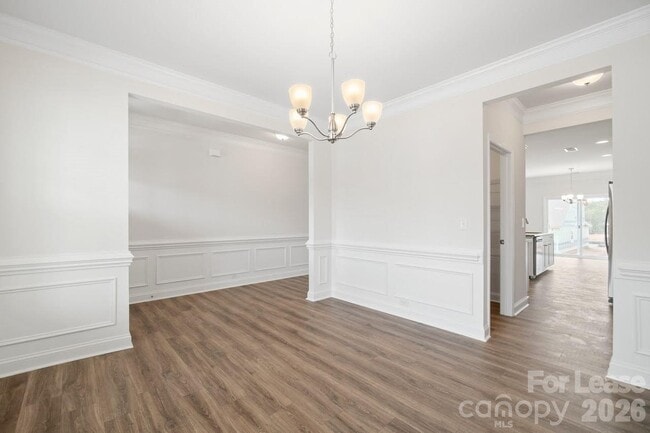 Photo - 1024 Arbury Way