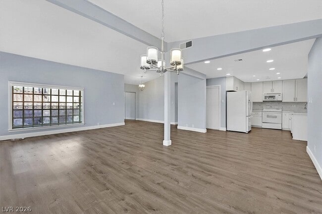 3864 Alice Ln