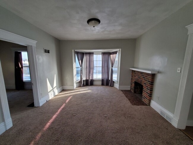 Photo - 4 Bedroom House for June 1st