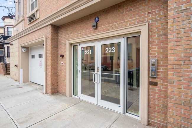 Photo - 221 62nd St Unidad 203