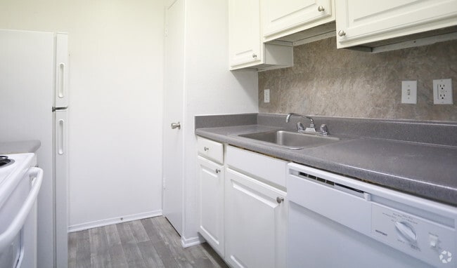 1BR/1BA -750SF