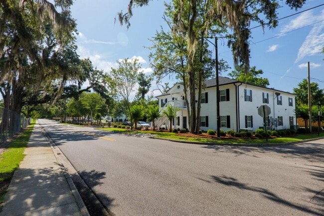 Photo - Brooks Trace