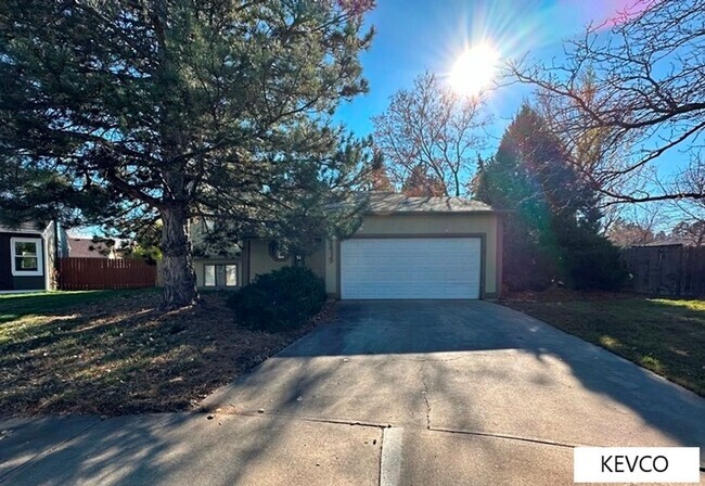 Building Photo - Amazing Home with Huge Back Yard!