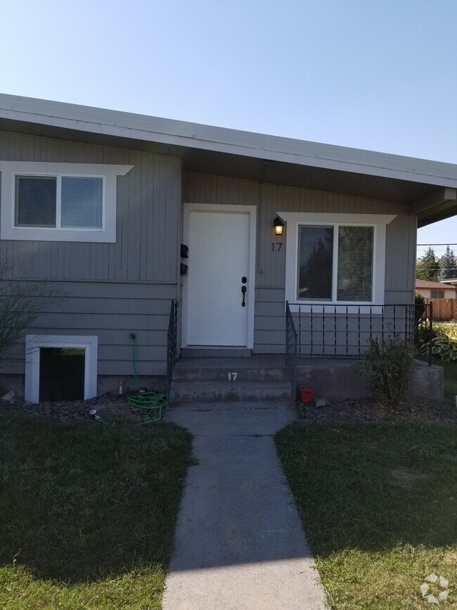 Building Photo - 17/17.5/19Fst Unit 17 F St SW Rental