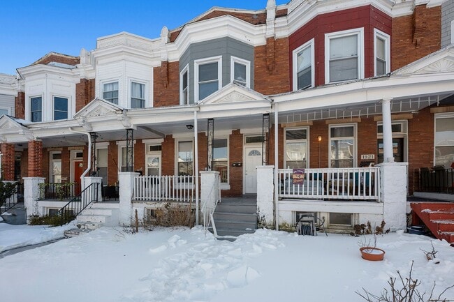 Building Photo - Charming 3-Bedroom with High Ceilings & Modern Updates