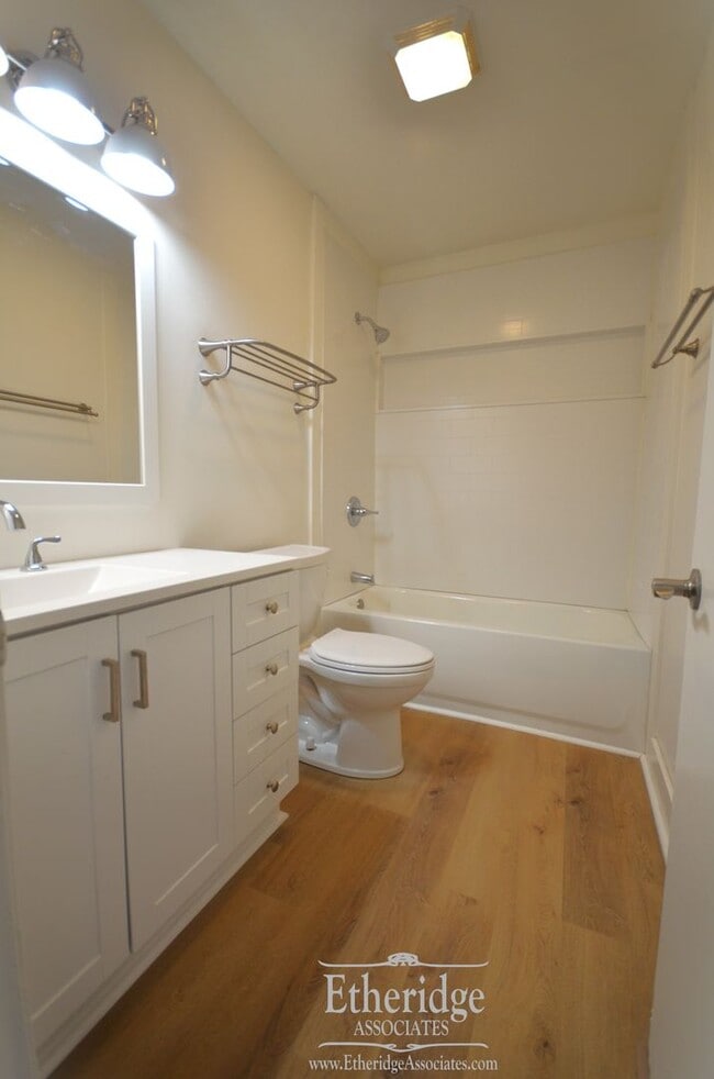 Photo - 2 Bed 1.5 Bath Townhome Apartment Unidad B1