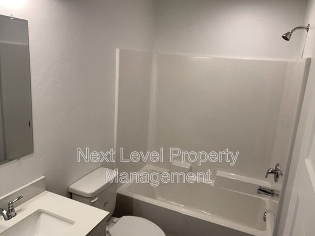 Photo - 1003 5th St E