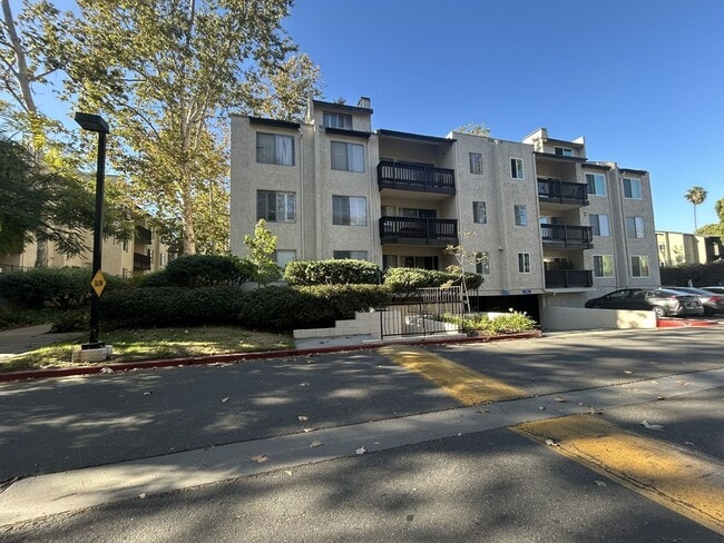 Building Photo - $3,295! Charming 2-Bed, 2-Bath Corner Unit in Gated Culver City Community!