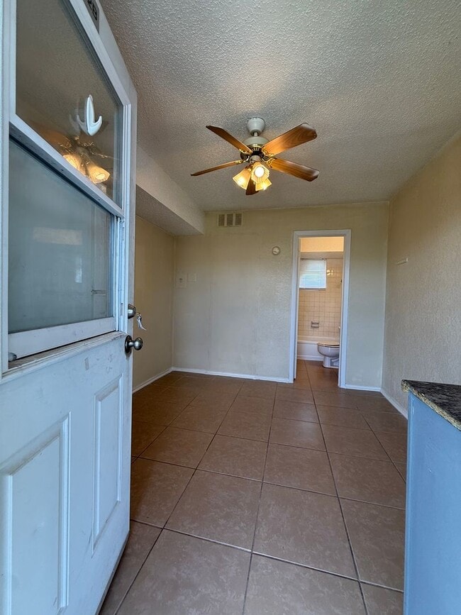 Photo - Conveniently Located Studio with ALL Utilities INCLUDED Unidad 222 B