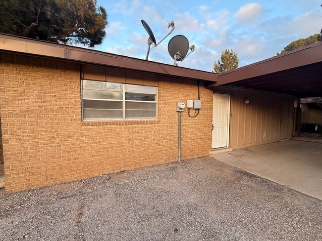 Building Photo - For Lease - 2706 B Fair Palms - Odessa, TX