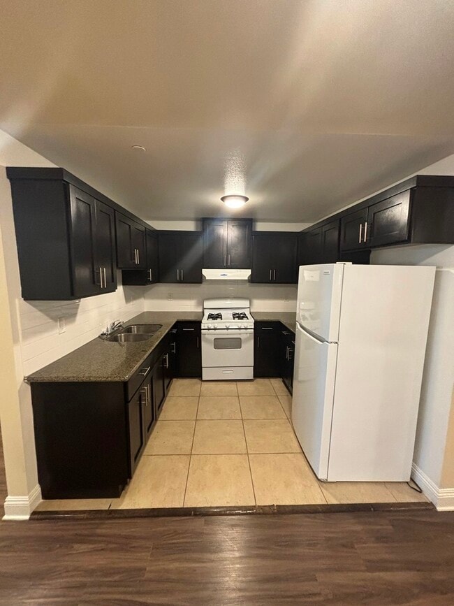 Photo - 539 W 93rd St