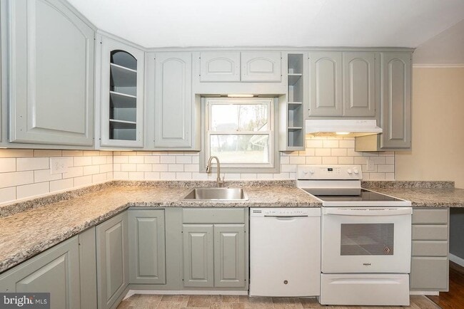 Photo - 437 Meadowcroft Rd