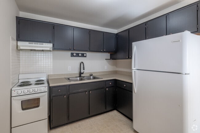 2BR, 1BA - 800SF - Kitchen