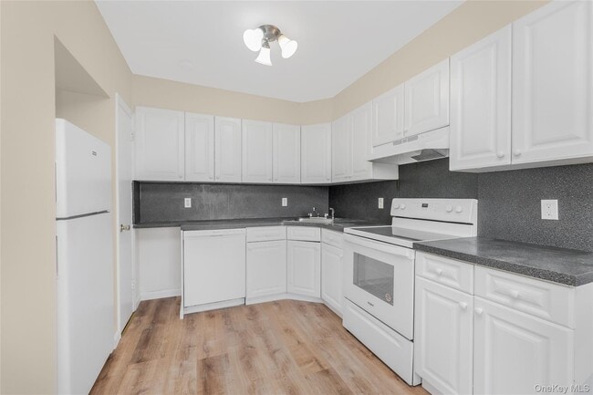 Photo - 26 Fairview Ave