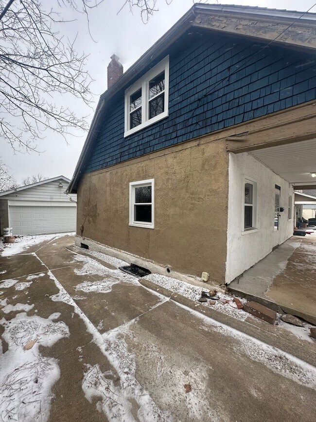 Photo - 254 Bowmanville St