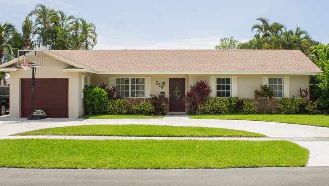 Photo - 556 NW 15th Ct Casa