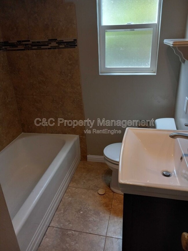 Photo - 116 Maple St Unidad 14