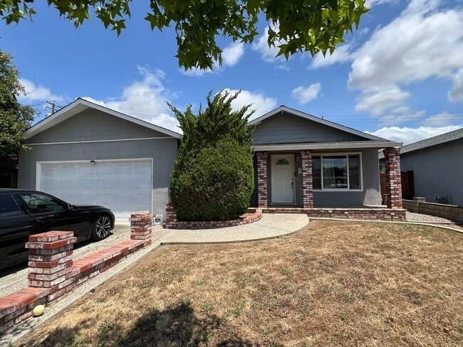 Solar Panel house in San Jose- Huge living... - Solar Panel house in San Jose- Huge living...