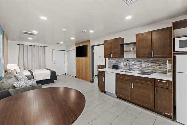 Photo - 1879 W Peppertree Dr