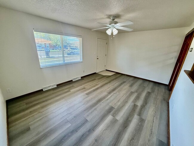 Photo - 5002 S Iowa Ave