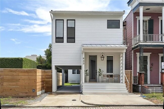 Photo - 933 Terpsichore St House